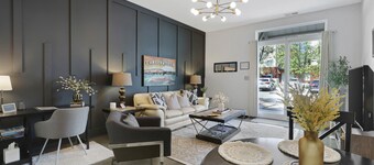 Stylish Southside Retreat. Walk to Dining, Nightlife + Free Parking