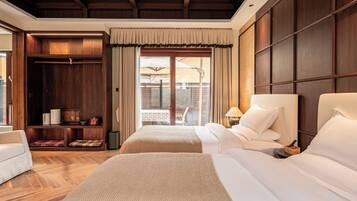 ห้องซีเนียร์ทวิน, วิวสวนหย่อม | โต๊ะทำงาน, พื้นที่ทำงานแบบใช้แล็ปท็อป, ผ้าม่านกันแสง, ห้องเก็บเสียง
