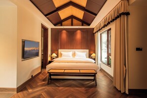 Bureau, espace de travail pour ordinateur portable, rideaux occultants