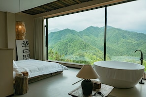 Romantic Double Room, Patio, Mountain View - Yunye Youfengwei Vacation Homestay (Changsha)