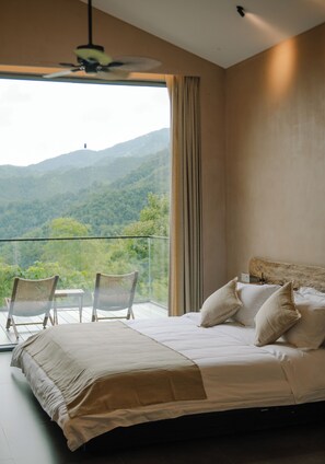 Ropa de cama de alta calidad, minibar y escritorio 