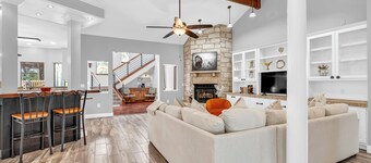 Cozy Bastrop Stay • Pool • Near Parks & Downtown