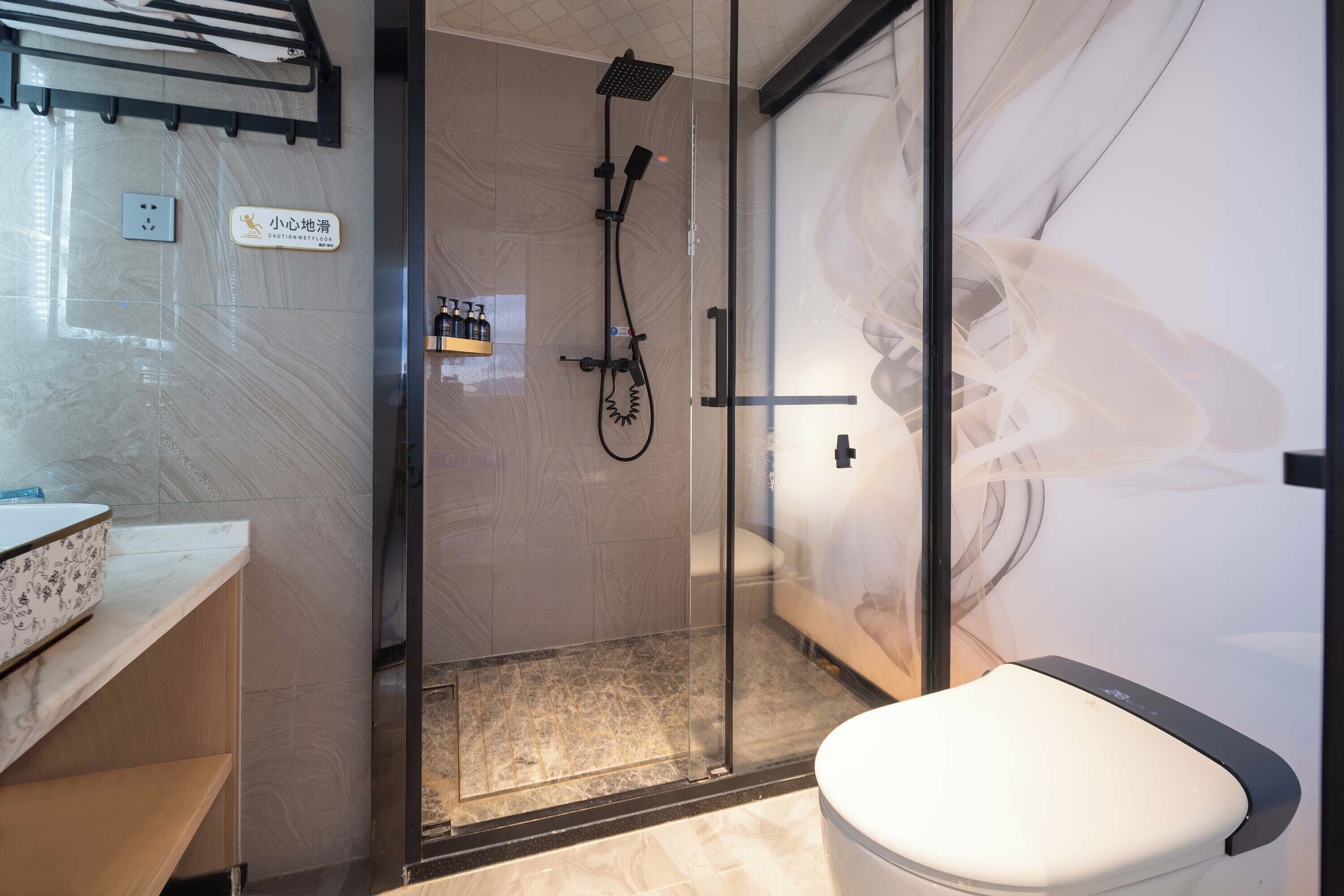 Rainfall showerhead, free toiletries, hair dryer, slippers