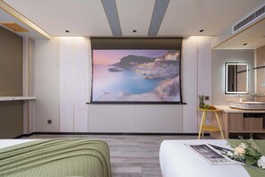 Phòng 2 giường đơn Tiêu chuẩn, quang cảnh đồi núi | Khu vực làm việc phù hợp cho laptop, màn/rèm cản sáng