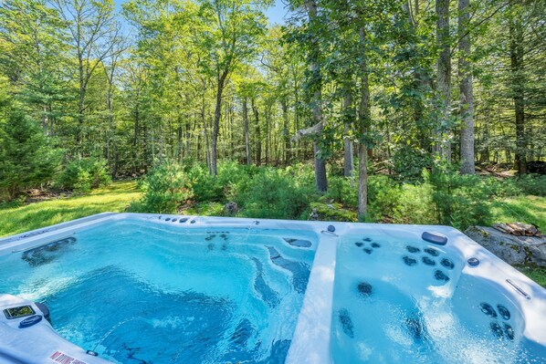 Apartment | 6 bedrooms - 2 Lake Cabins Pool+hottub Game Room 23acs (Highland Lake)