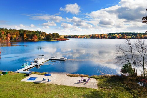 2 Lake Cabins Pool+hottub Game Room 23acs