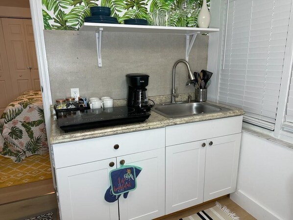 Private kitchen - Charming 1-bedroom apartment in fabulous Miami for 3 persons (Miami)
