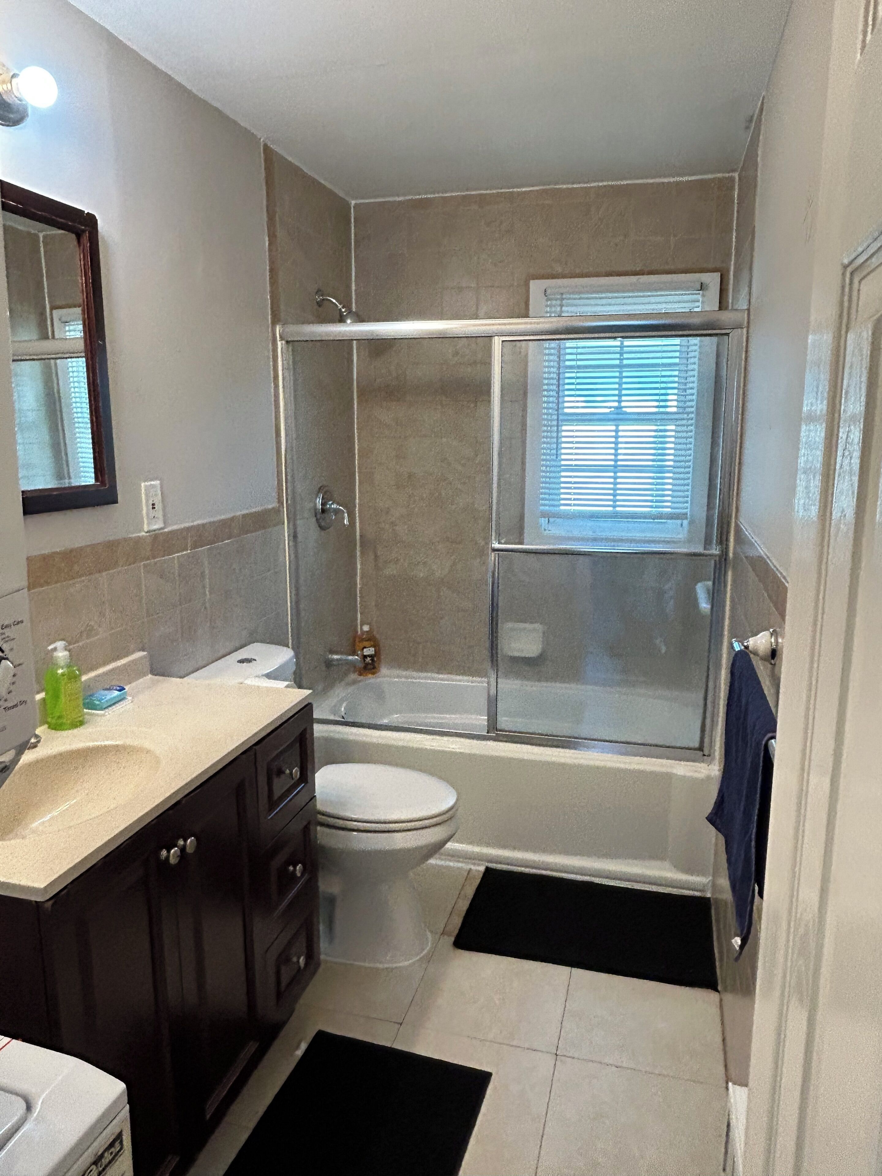 吹风机、毛巾、肥皂、卫生纸