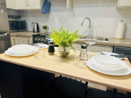 The Hive | Stylish 2BR Basement Suite