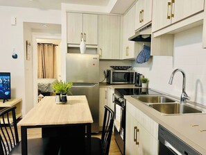 Fridge, microwave, oven, stovetop