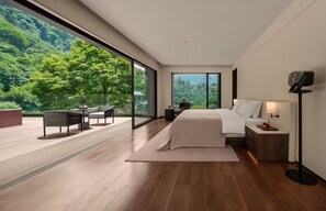 Superior tweepersoonskamer, uitzicht op heuvels | Luxe beddengoed, donsdekens, een minibar, individueel gedecoreerd