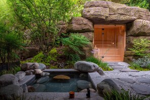 Premier Suite, Hill View | Courtyard view