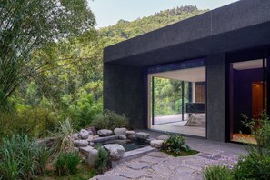 Premier Suite, Hill View