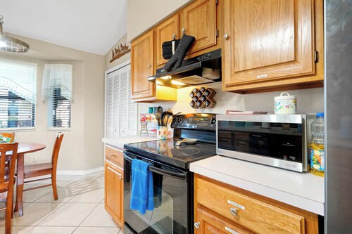 Spacious 3BR Home, Gym, Pool Table, Central Location