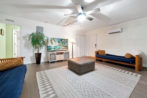 Cozy 2-bedroom apartment in centrally located Deltona. SLEEPS 7 PEOPLE!