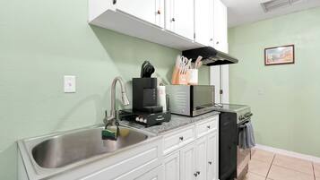 Frigorífic, microones, forn i placa de cuina