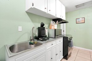 Frigorífic, microones, forn i placa de cuina 