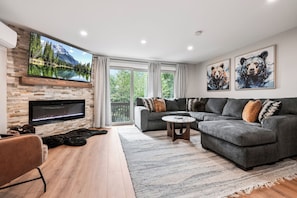 Una Smart TV, una chimenea, videojuegos