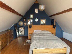 1 bedroom, WiFi, bed sheets