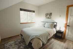 Bedroom 2 - Upstairs - Queen Bed - LED Lights in Headboard w/ Remote Control - Nightstands, Touch Lamps w/USB charger - Luggage Racks - Portable Fan - Closet w/Hangers