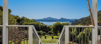 Coastal Retreat on Moetapu Bay Road – Marlborough Sounds Paradise