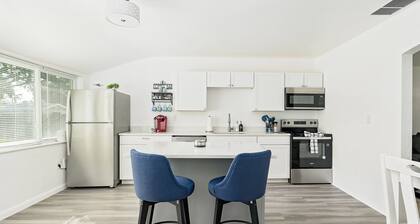 2BR + Guest Room/Office - Pet Friendly