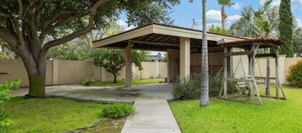 Valley Gateaway! Pool House