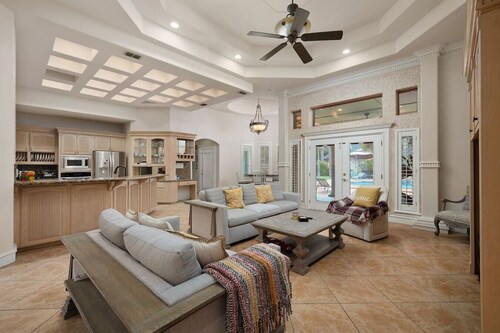 Valley Gateaway! Pool House