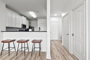 Fridge, microwave, oven, stovetop - NEW Remodeled Condo Walk to Stadium (Tuscaloosa)