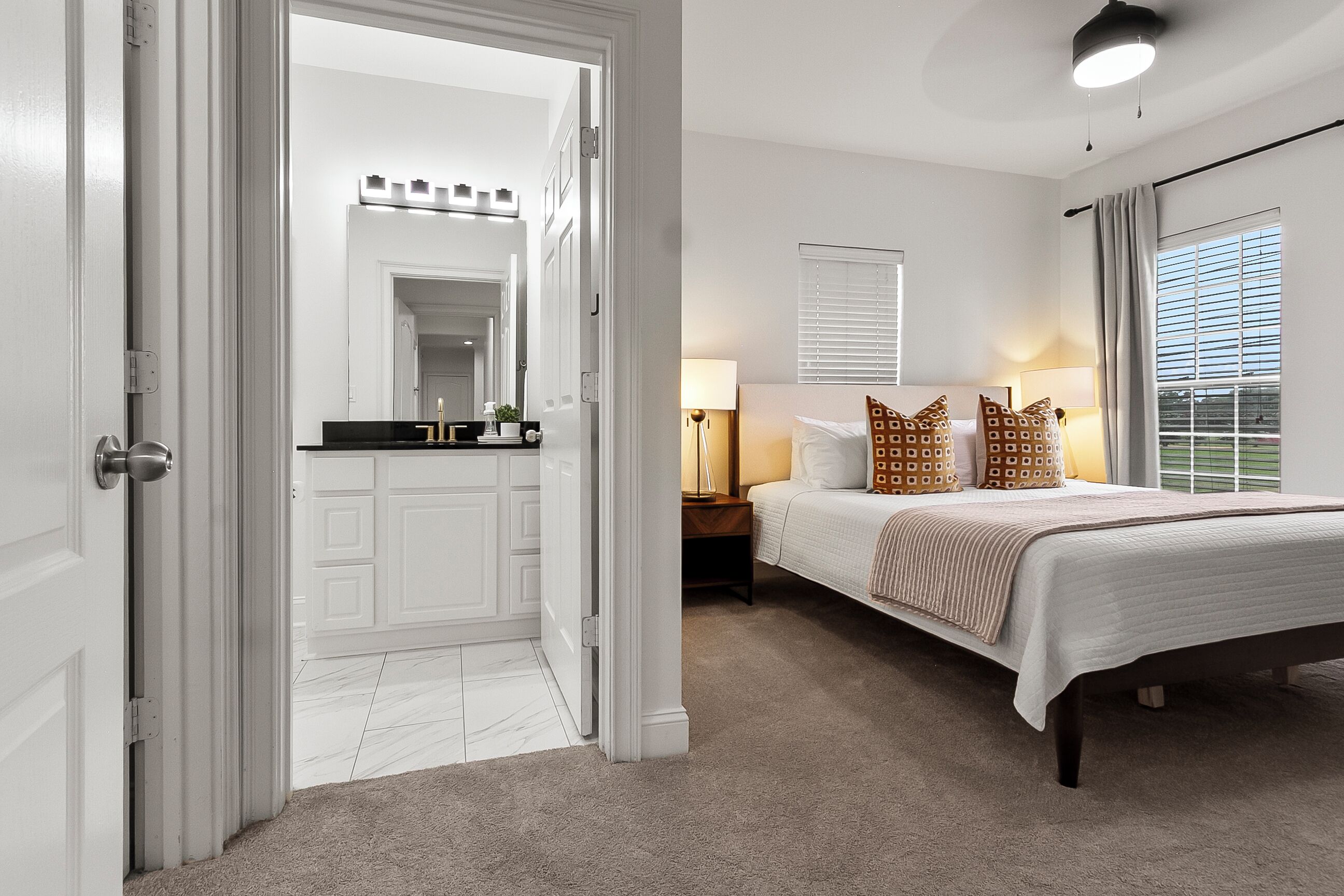3 slaapkamers, een strijkplank/strijkijzer, gratis wifi, beddengoed