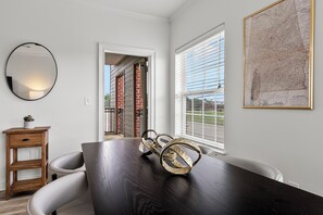 Dining - NEW Remodeled Condo Walk to Stadium (Tuscaloosa)