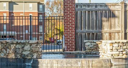 NEW Remodeled Condo Walk to Stadium