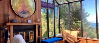 Enchanting Ocean Views and Hot Tub at The Burrow