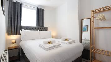 2 Schlafzimmer, Schreibtisch, Bügeleisen/Bügelbrett, WLAN