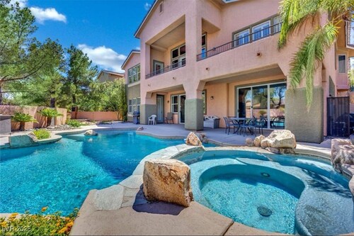Golden Hour Estate-Pool/jacuzzi/Gated/Lux