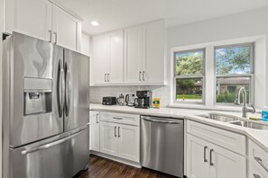 Mikroaaltouuni, uuni, liesi, astianpesukone