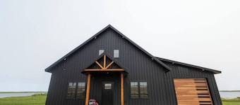 Dry Lake Lodge - On the shore of Dry Lake