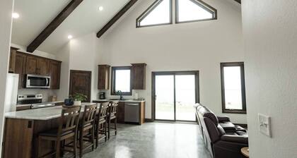 Dry Lake Lodge - On the shore of Dry Lake