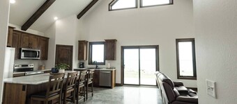 Dry Lake Lodge - On the shore of Dry Lake