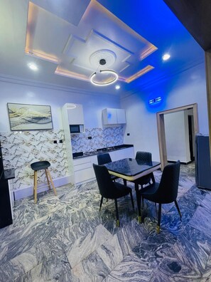 Restauration dans la chambre