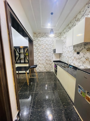 Luxury Apartment, 2 Bedrooms | Private kitchen