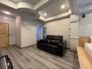 Deluxe Family Room | 遮光布/窗簾、隔音、免費無線上網、床單