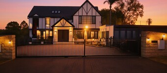 Cielo Flaxton, Newly Renovated Luxury Apartment with Terrace and Iconic Views