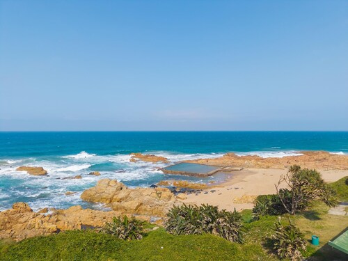 Coastal Comfort | Balcony | Pool | Sea Views
