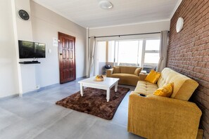 TV - Coastal Comfort | Balcony | Pool | Sea Views (Margate)