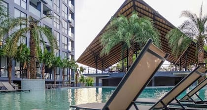 1BR Suite with Rooftop Pool C223