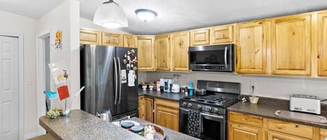 Microondas, horno, parrilla de estufa y lavavajillas