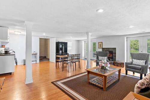 Serene Home on Grand River