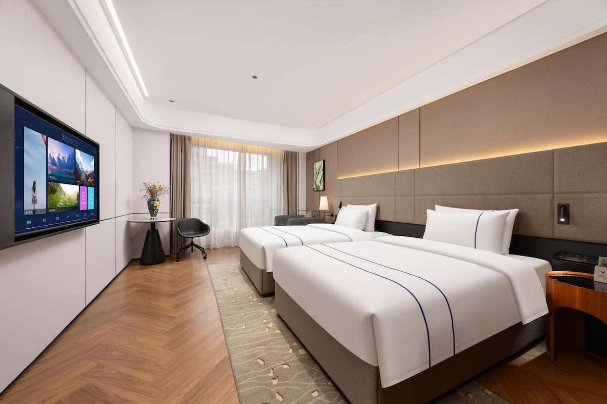 Elite Twin Room, City View | Egyptian cotton sheets, premium bedding, Select Comfort beds