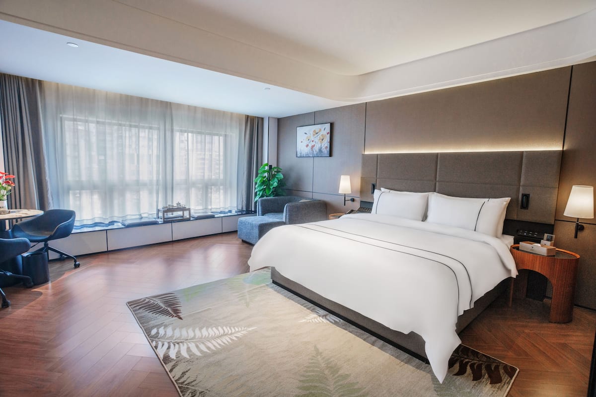 Quarto executivo, vista para a cidade | Cofres nos quartos, cortinas blackout, ferros/tábuas de passar roupa
